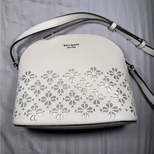Kate Spade New York SYLVIA PERFORATED MEDIUM DOME CROSSBODY WHITE